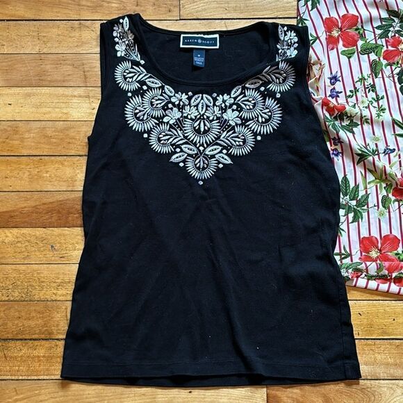 Bundle of Three 3 Assorted Women’s Sleeveless Blouses Size Medium - Picture 4 of 7